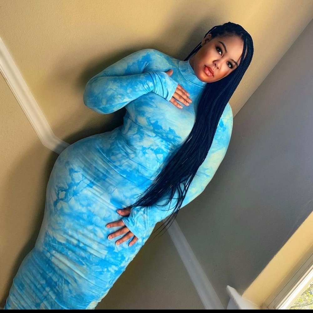 Fashion nova dress only worn once. (Me in the photo)